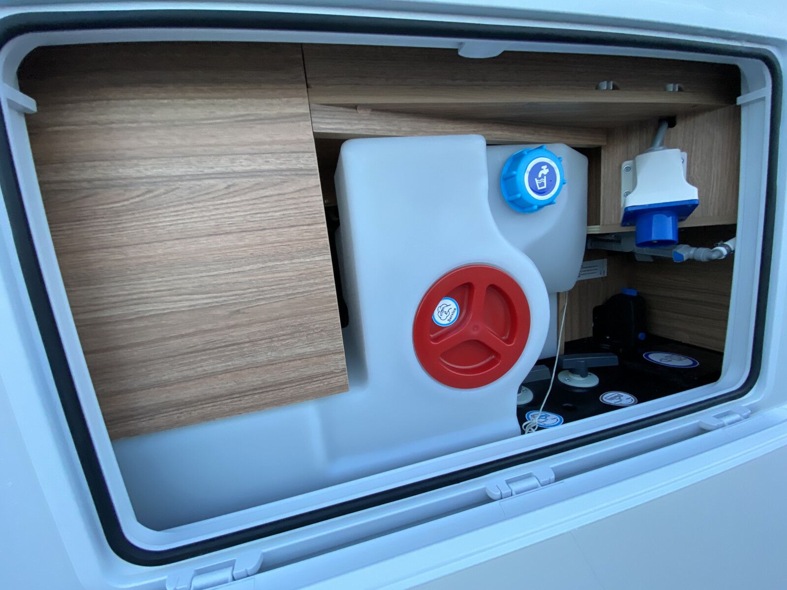 Fahrzeugabbildung Weinsberg CaraCompact EDITION PEPPER 600 MF Automatik