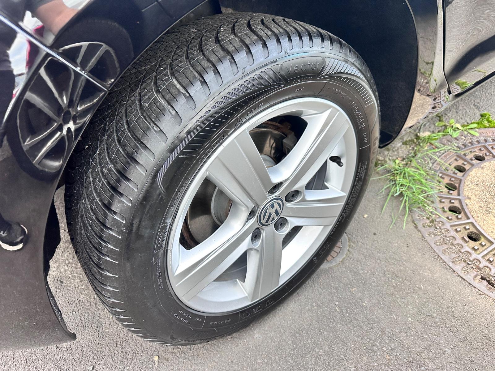 Volkswagen Golf VII Lim. Highline DSG SitzHeiz. LED Alcanta
