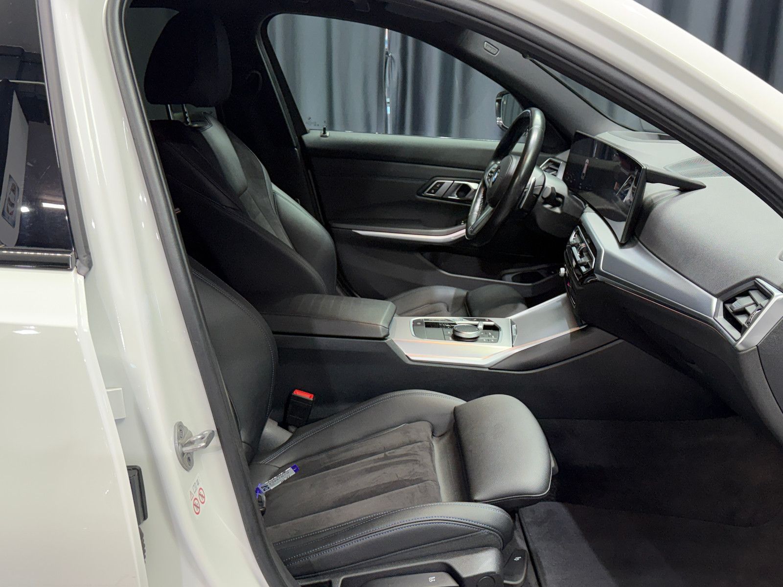 Fahrzeugabbildung BMW 320d Touring xDrive|M Sport|HuD