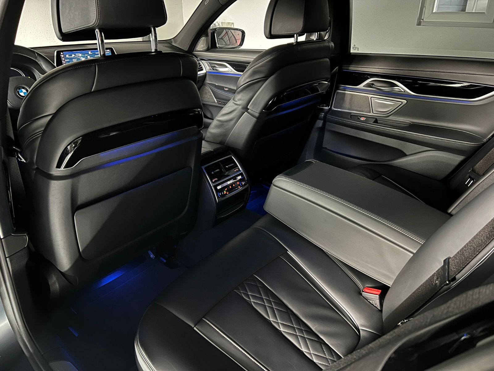 Fahrzeugabbildung BMW 750 d xDrive M SPORT/LASER/EXECUTIVE PRO/FROZEN