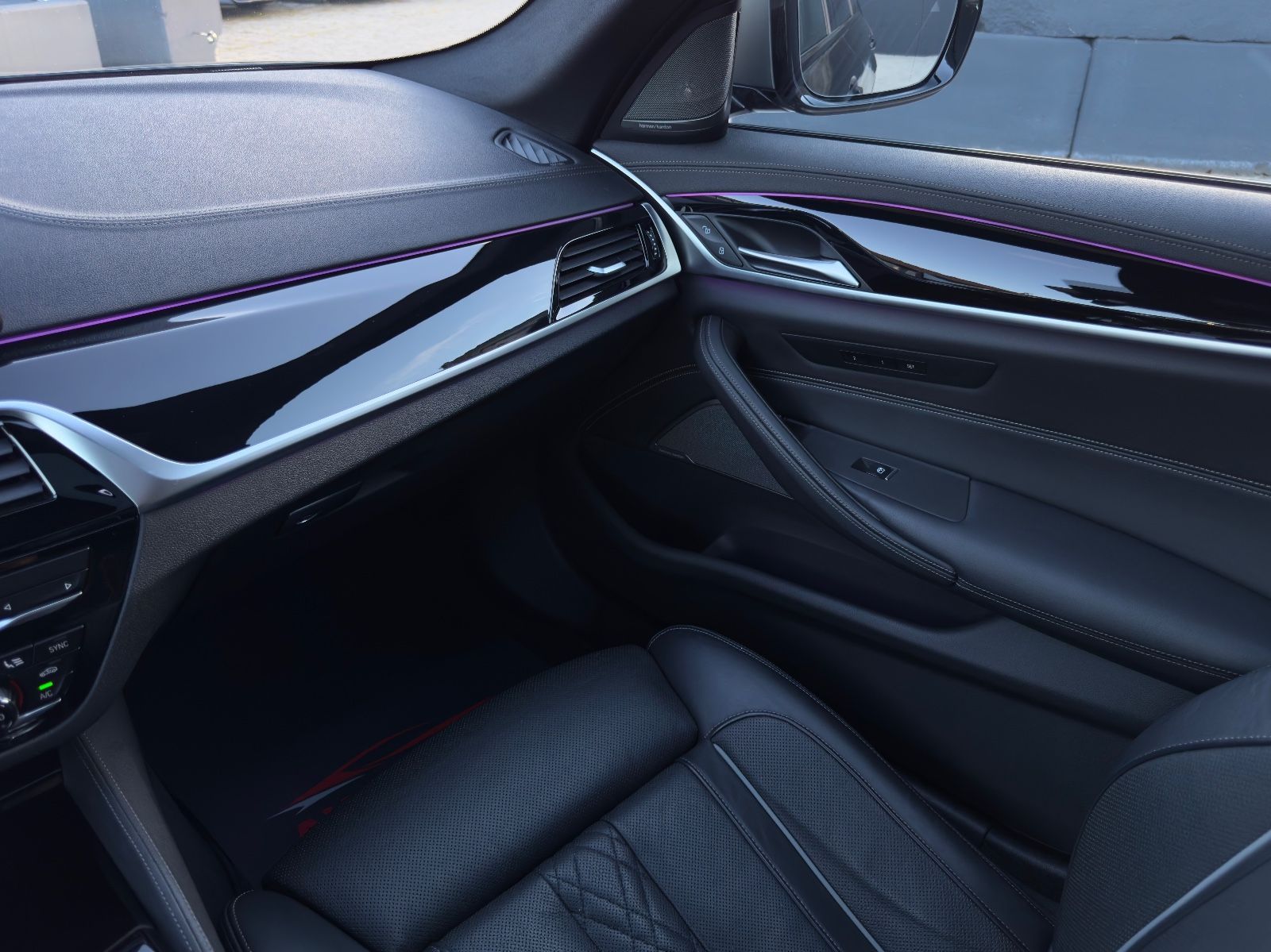 Fahrzeugabbildung BMW M550i xDr H&K 360° HUD Laser ACC SHD StdHz Nappa