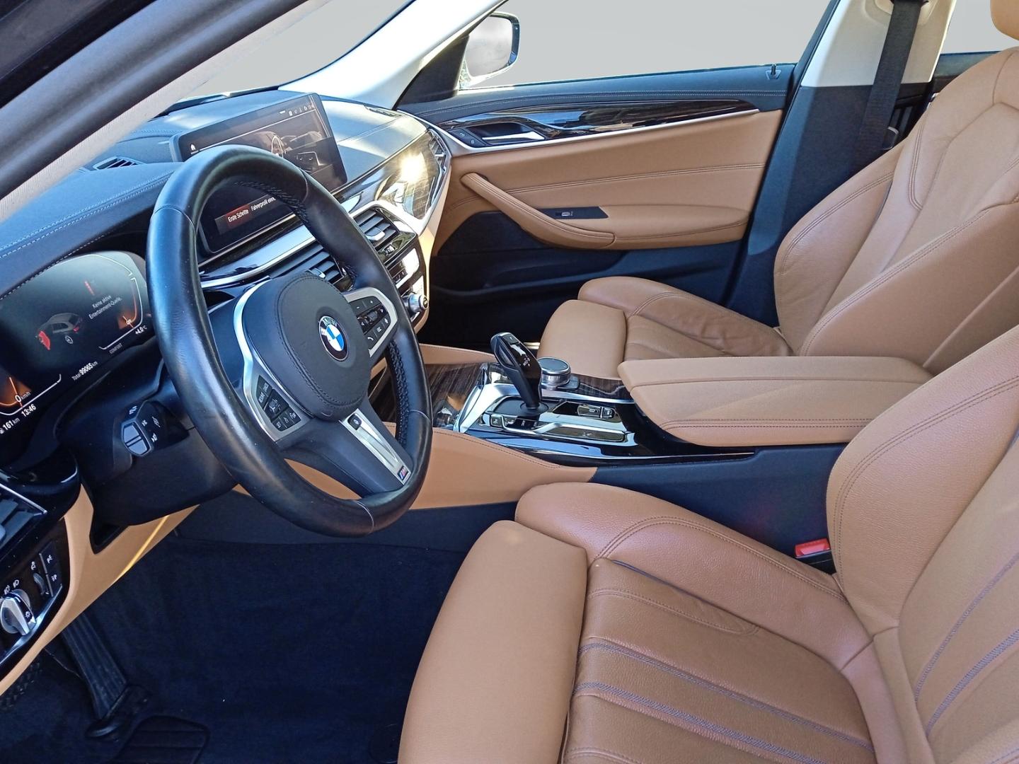 BMW 530 i Tour LuxuryLine Park-Assistent+AHZV+LED+DA