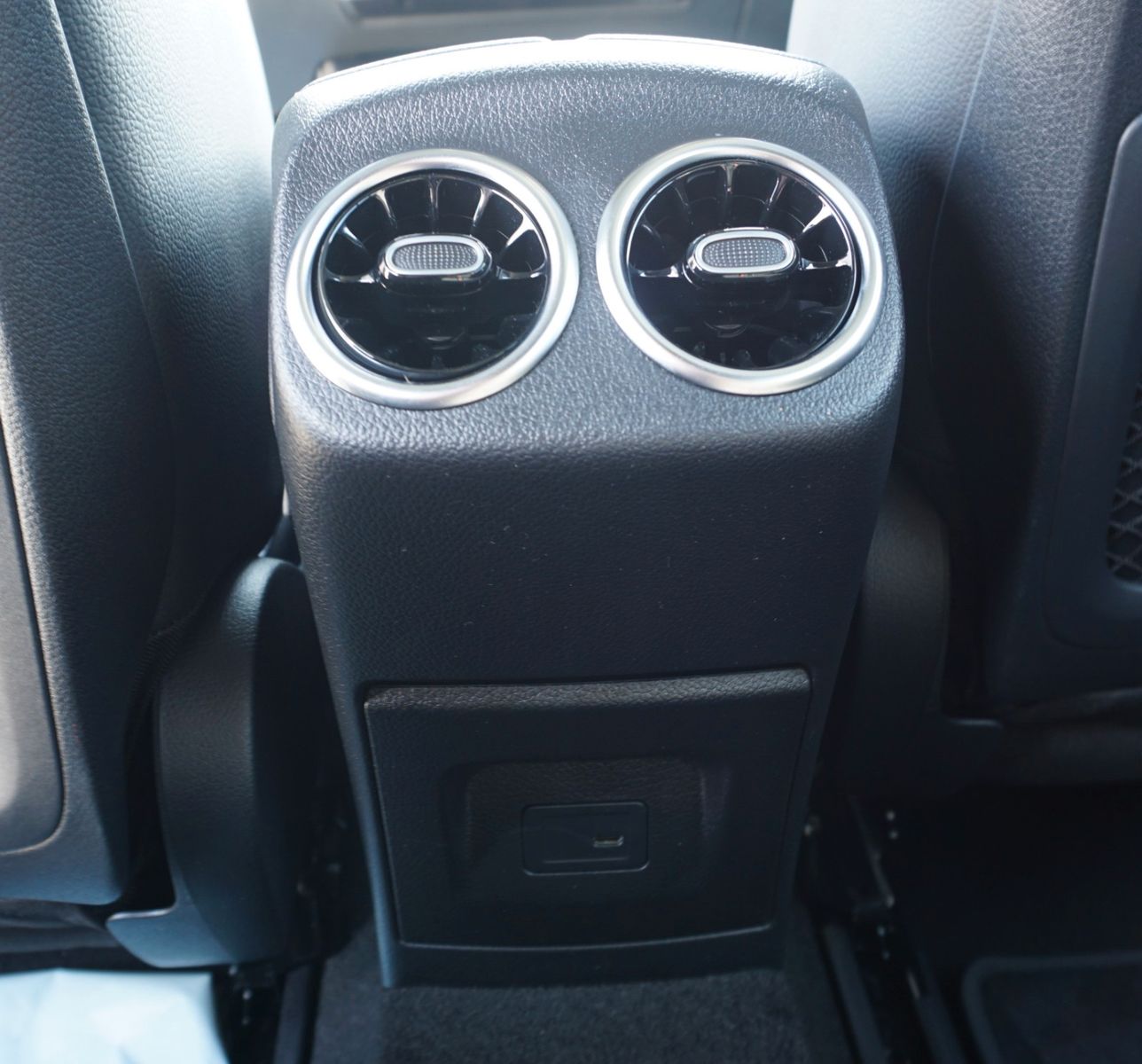 Fahrzeugabbildung Mercedes-Benz A 200 AMG Line,Navi, Keyless,Night-Pak,Panorama