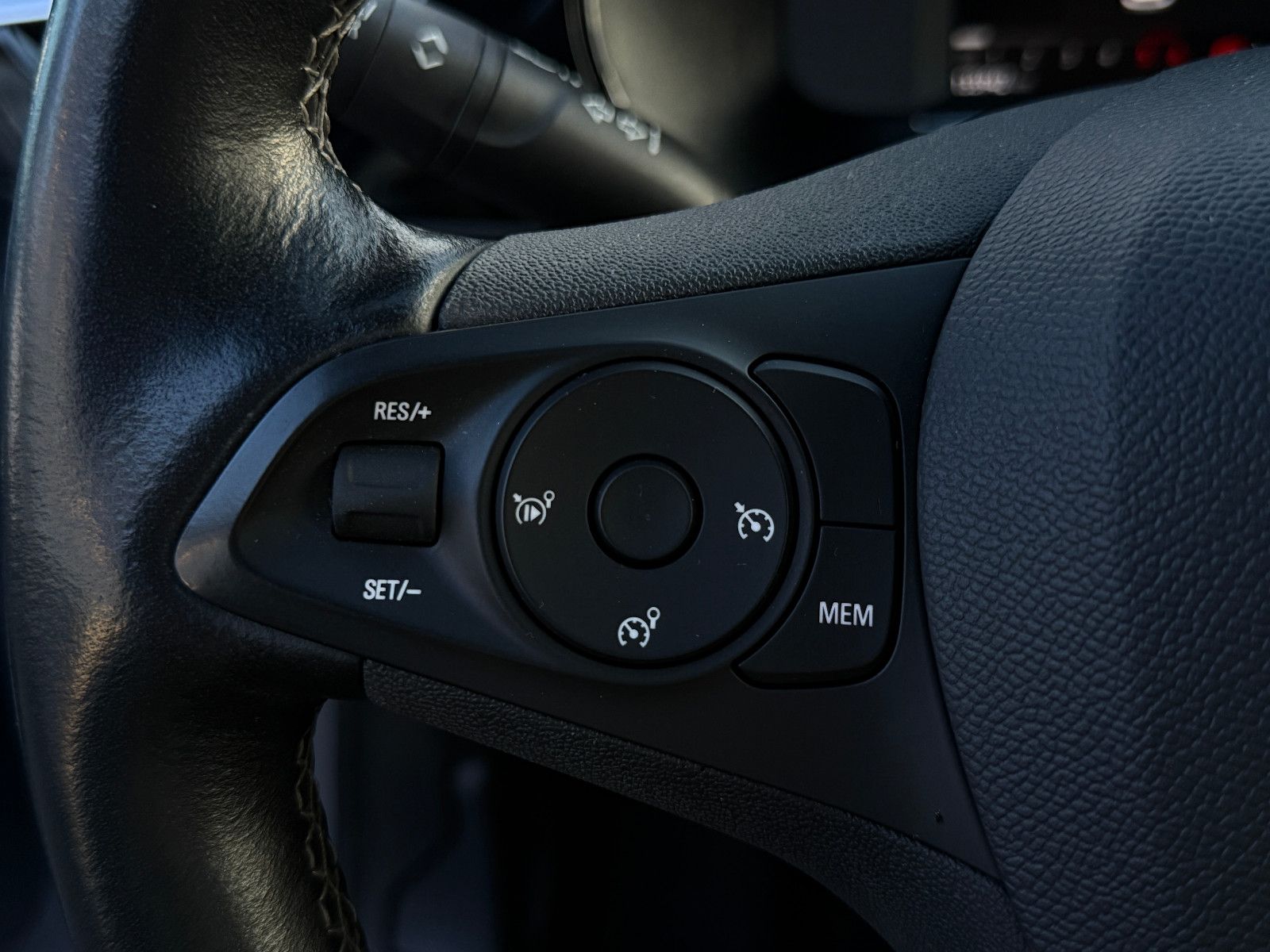 Fahrzeugabbildung Opel Corsa F 1.5 D Elegance GRA LED Navi PDC Kamera