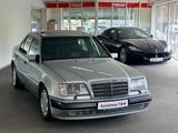 Mercedes-Benz E 500 W124 Klima + Schiebedach + Standheizung - Mercedes-Benz 500 mit Benzin-Antrieb: Schiebedach, Limousine