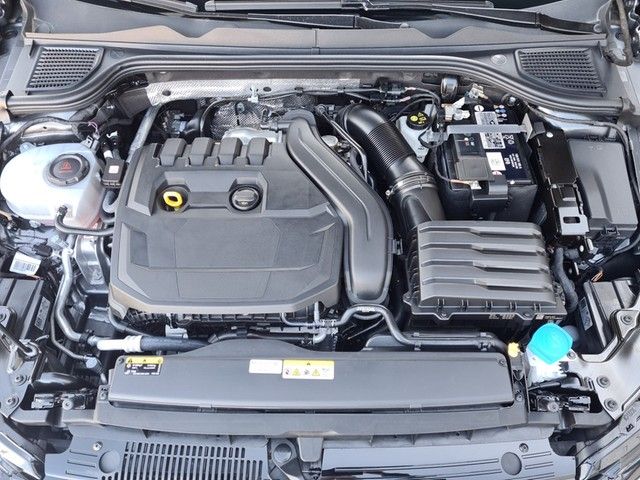 Fahrzeugabbildung Volkswagen Golf VIII TSI LED Navi AID ACC RFK SH LM