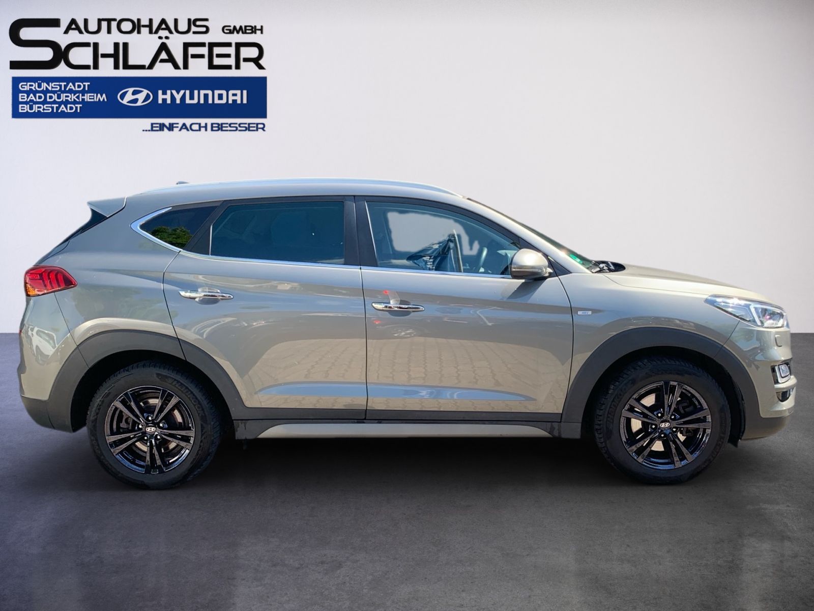 Fahrzeugabbildung Hyundai TUCSON 2.0 CRDi 8-AT Mild Hybrid Premium 4WD Exp