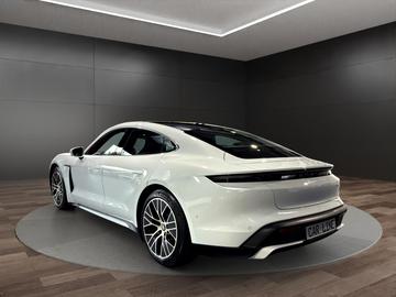 صورة 6 لـ 2020 Porsche TAYCAN
