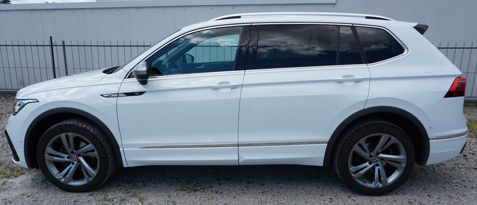 Fahrzeugabbildung Volkswagen Tiguan Allspace R-Line 4M LED,Navi,PDC,AHK