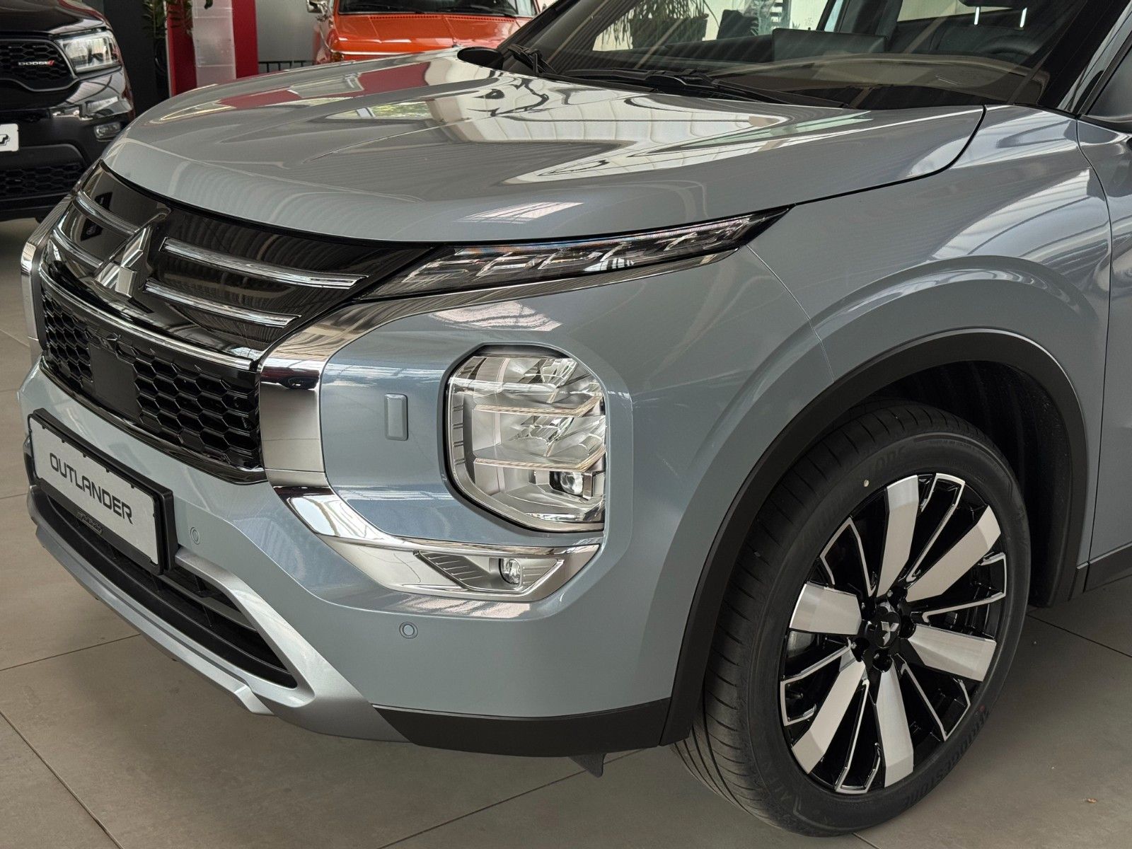 Fahrzeugabbildung Mitsubishi Outlander 2.4 PHEV 4WD Select
