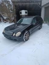 Mercedes-Benz zu verkaufen - Mercedes-Benz E 220 mit Benzin-Antrieb: Kombi
