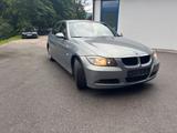 BMW 320 Baureihe 3 Lim. 320i - BMW 320 aus 2006: 320i