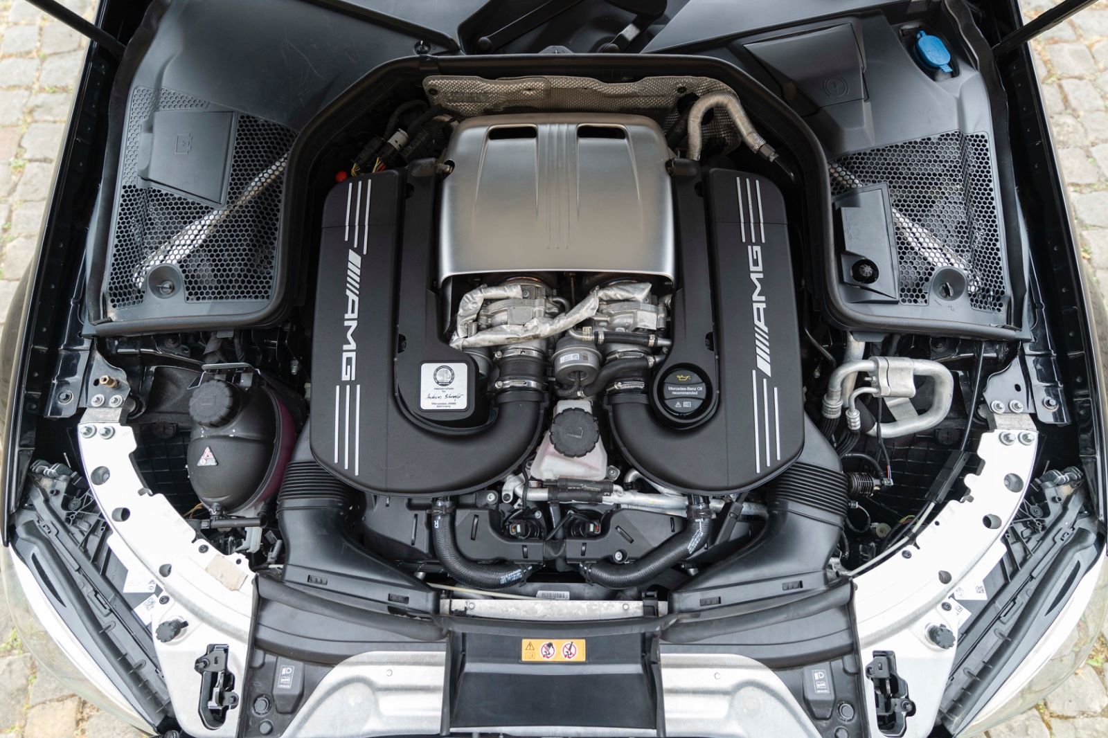 Fahrzeugabbildung Mercedes-Benz C 63 AMG  CABRIO AMG LED BURMESTER NAV KAMERA