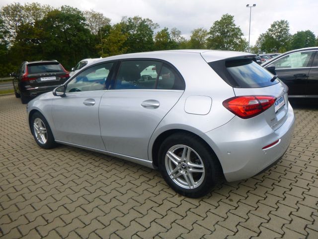Fahrzeugabbildung Mercedes-Benz A 180 >AUT/NAV/PDC/Sitzheizung<