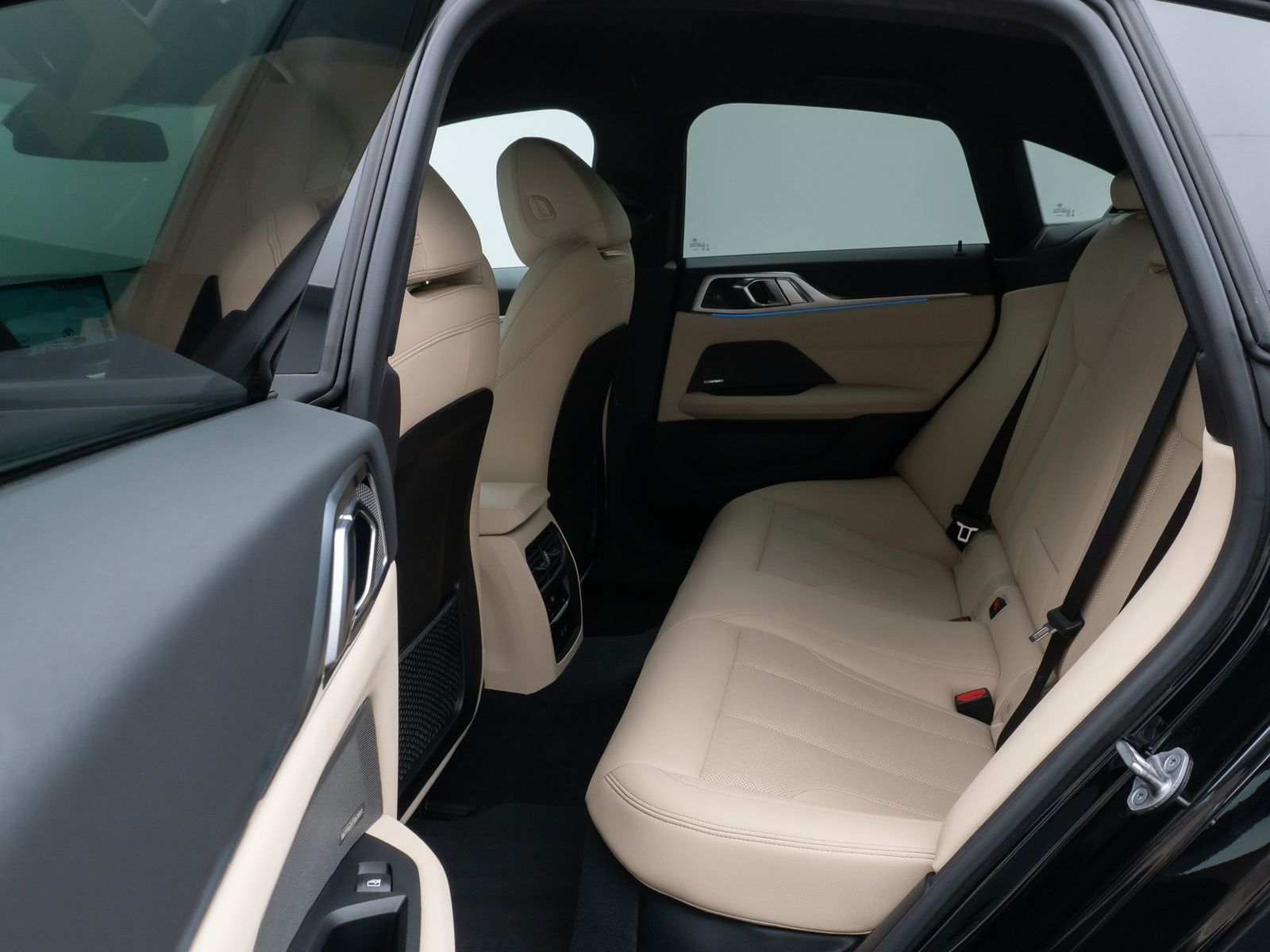 Fahrzeugabbildung BMW i4 eD40 Gran Coupè M Sport Kamera DAB H/K 19Zoll