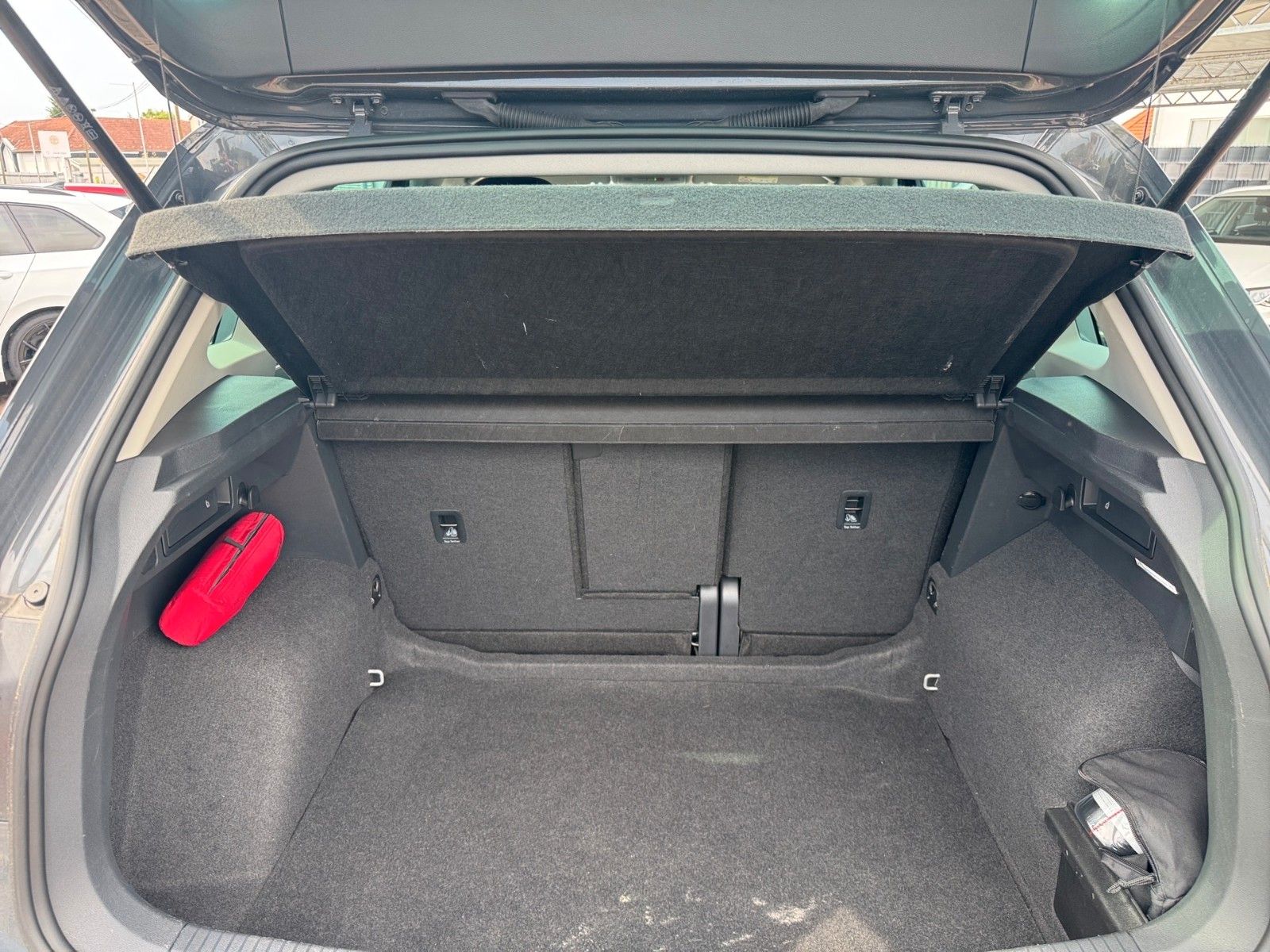 Fahrzeugabbildung Volkswagen Tiguan Life ACTIVE 1.5 TSI