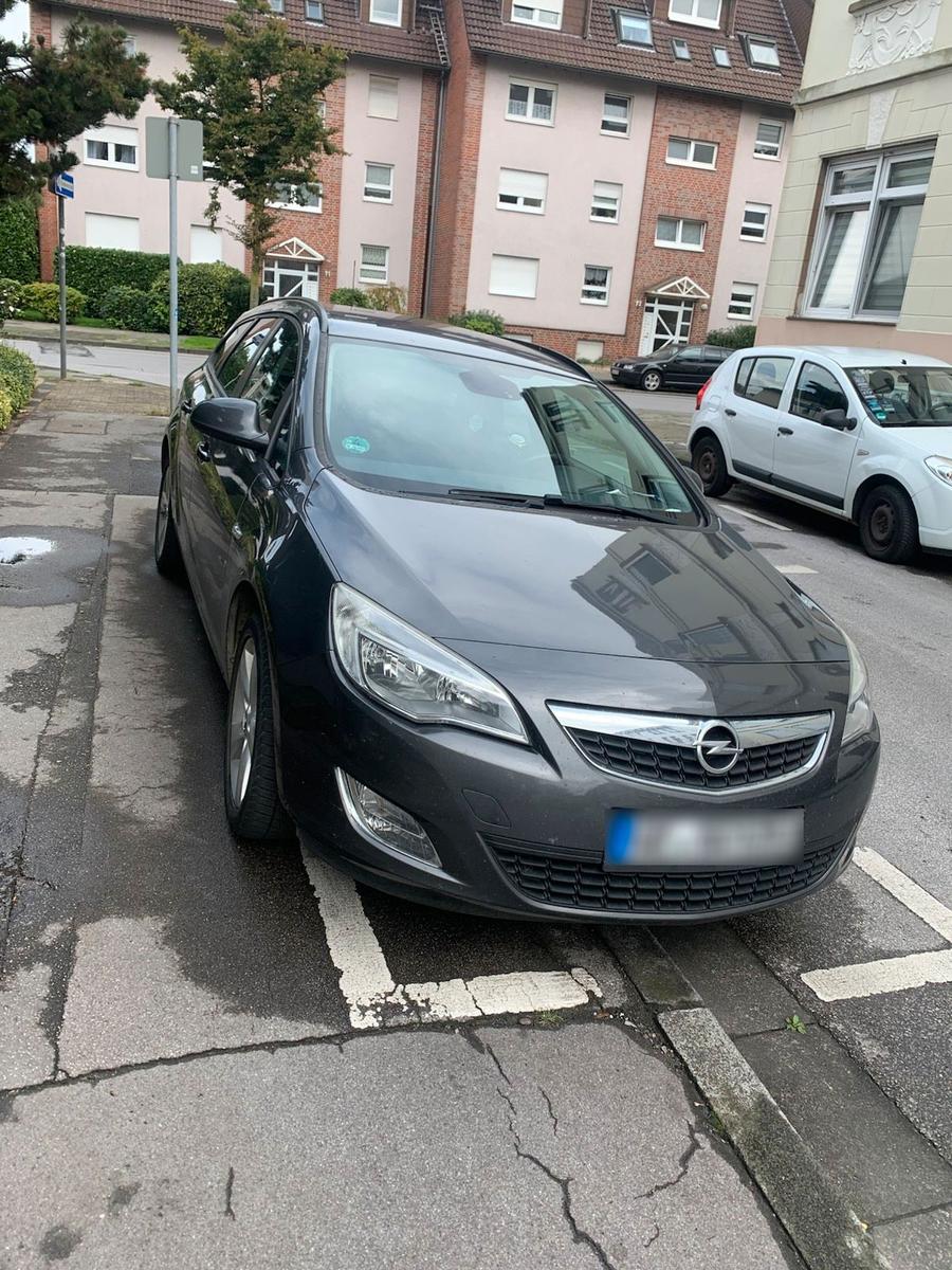Opel Astra 2012 — photo 11