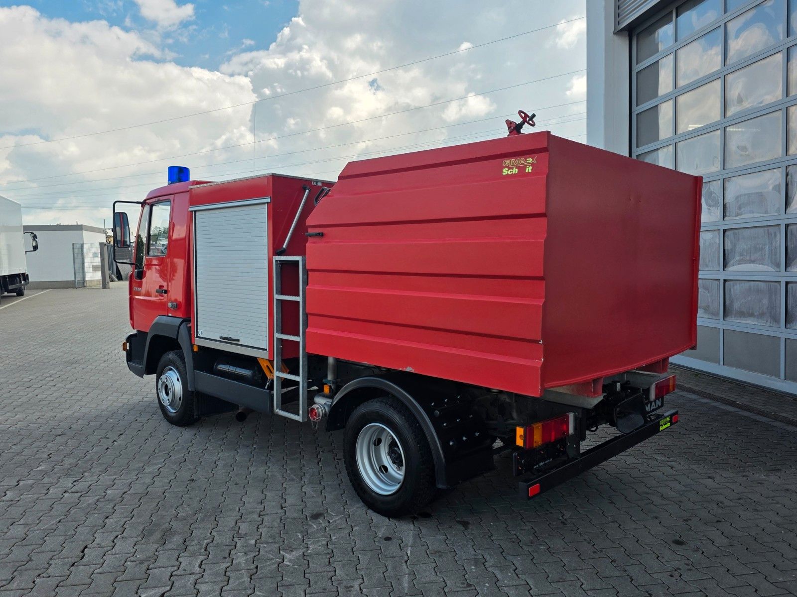 Fahrzeugabbildung MAN LE 8.150 Schaum-Löschfahrzeug 2.500L SLF 25/25