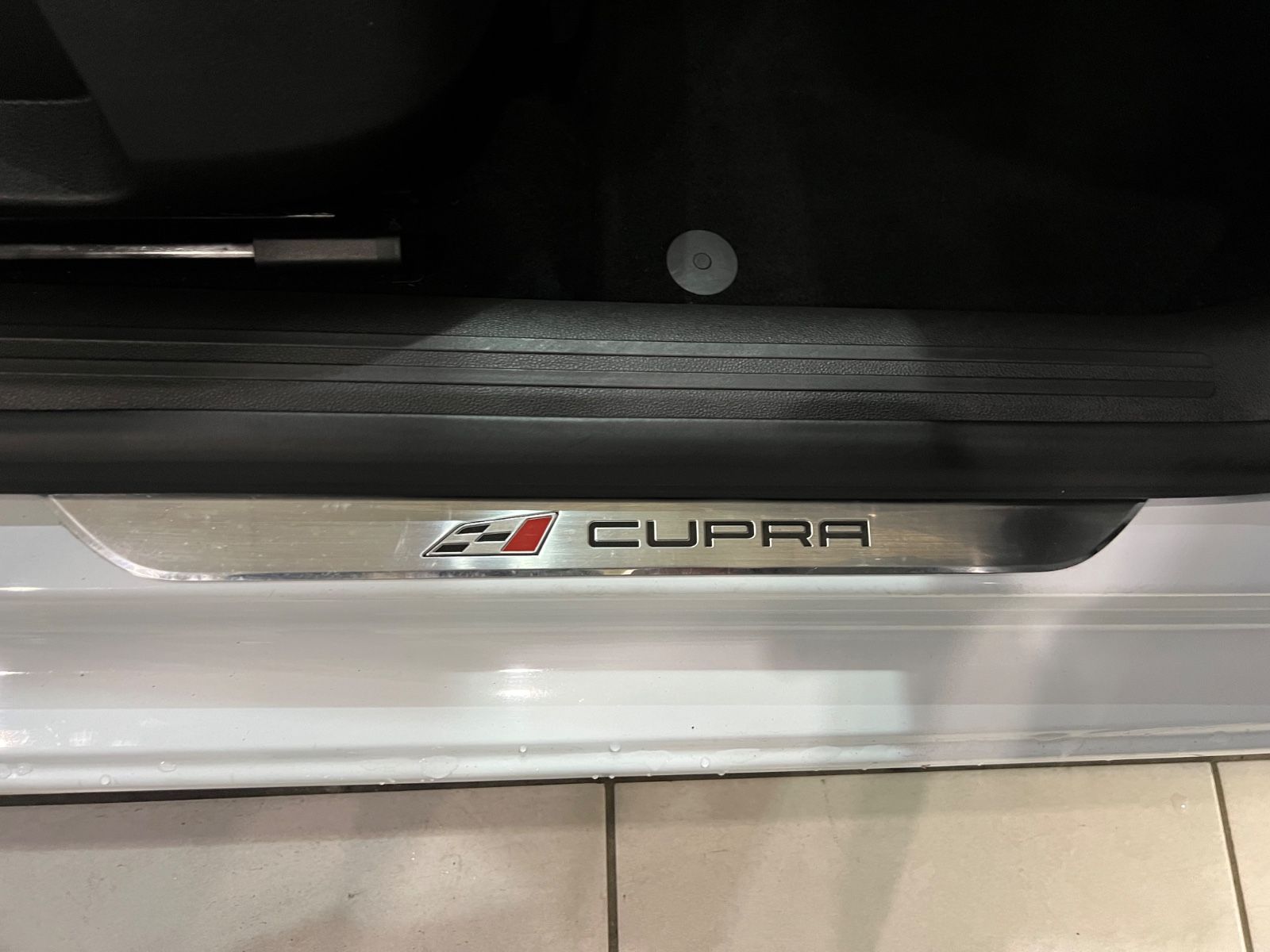 Fahrzeugabbildung SEAT Leon Cupra 290 DSG *ORANGE LINE * SCHALENSITZE *