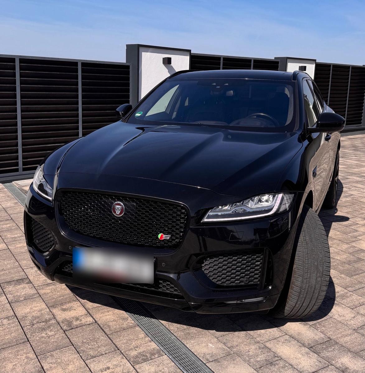 Jaguar F-Pace