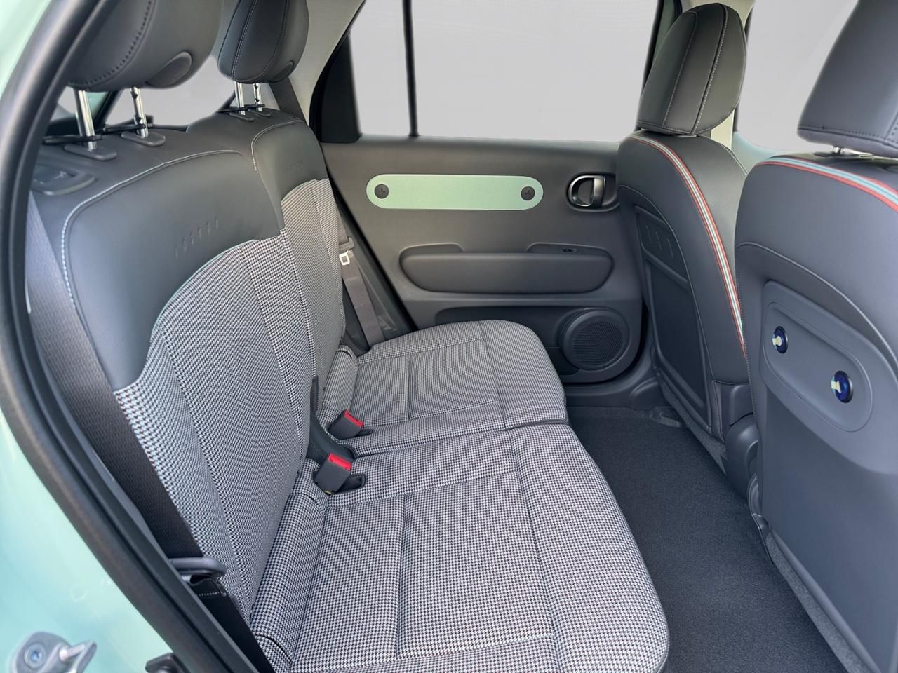 Fahrzeugabbildung Hyundai INSTER LOUNGE SHZ*LHZ*NAVI*CARPLAY*USB*