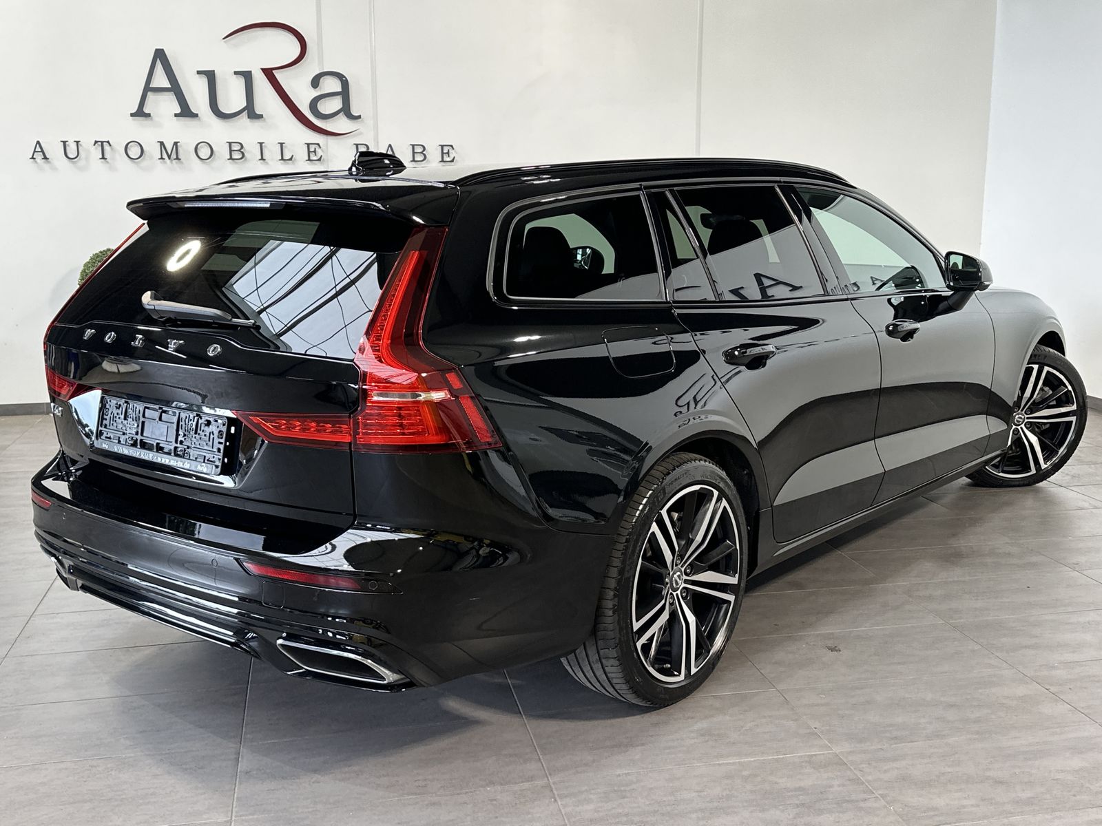 Fahrzeugabbildung Volvo V60 T8 AWD Recharge R-Design NAV+LED+360°+VCOCK