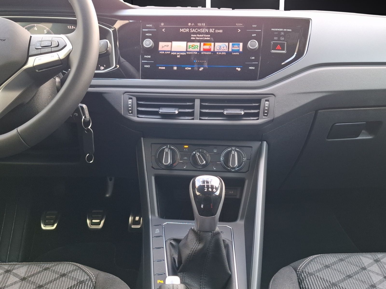 Fahrzeugabbildung Volkswagen Taigo TSI R-Line Black-Style IQ.Light SHZ Kamera