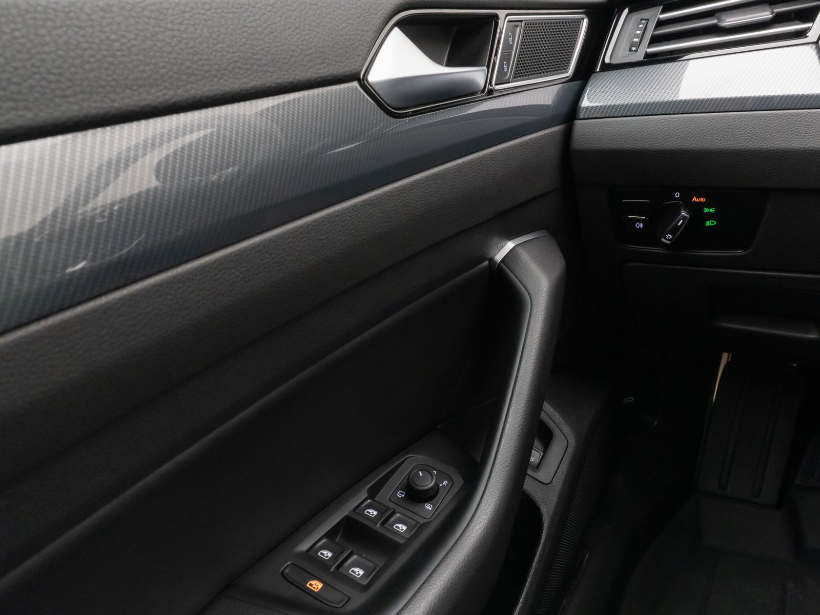 Fahrzeugabbildung Volkswagen Arteon R-Line Kamera Fernlichtassist ACC 8Fach