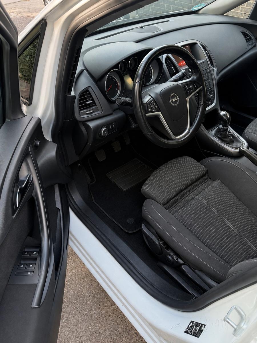 Opel Astra 2015 — photo 7