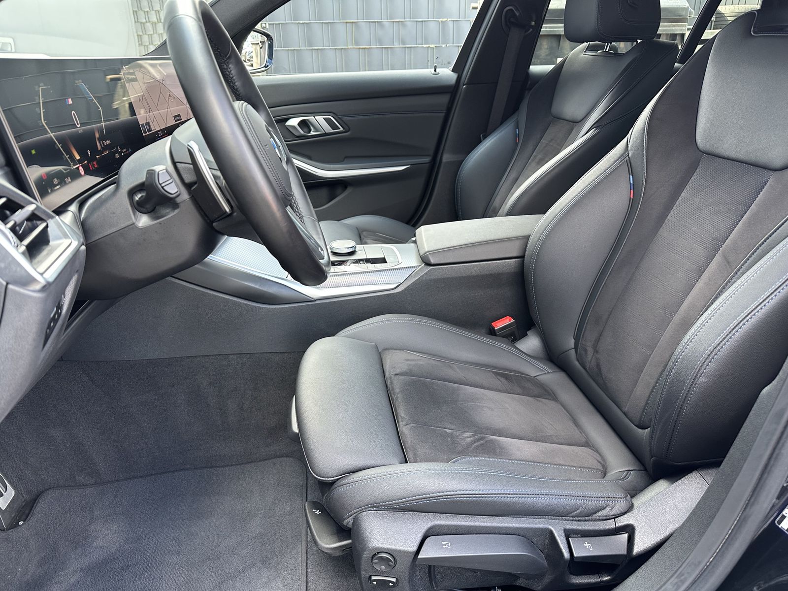Fahrzeugabbildung BMW 320d Touring M-Sport NAV+LED+ACC+SHZ+VCOCKPIT+PP
