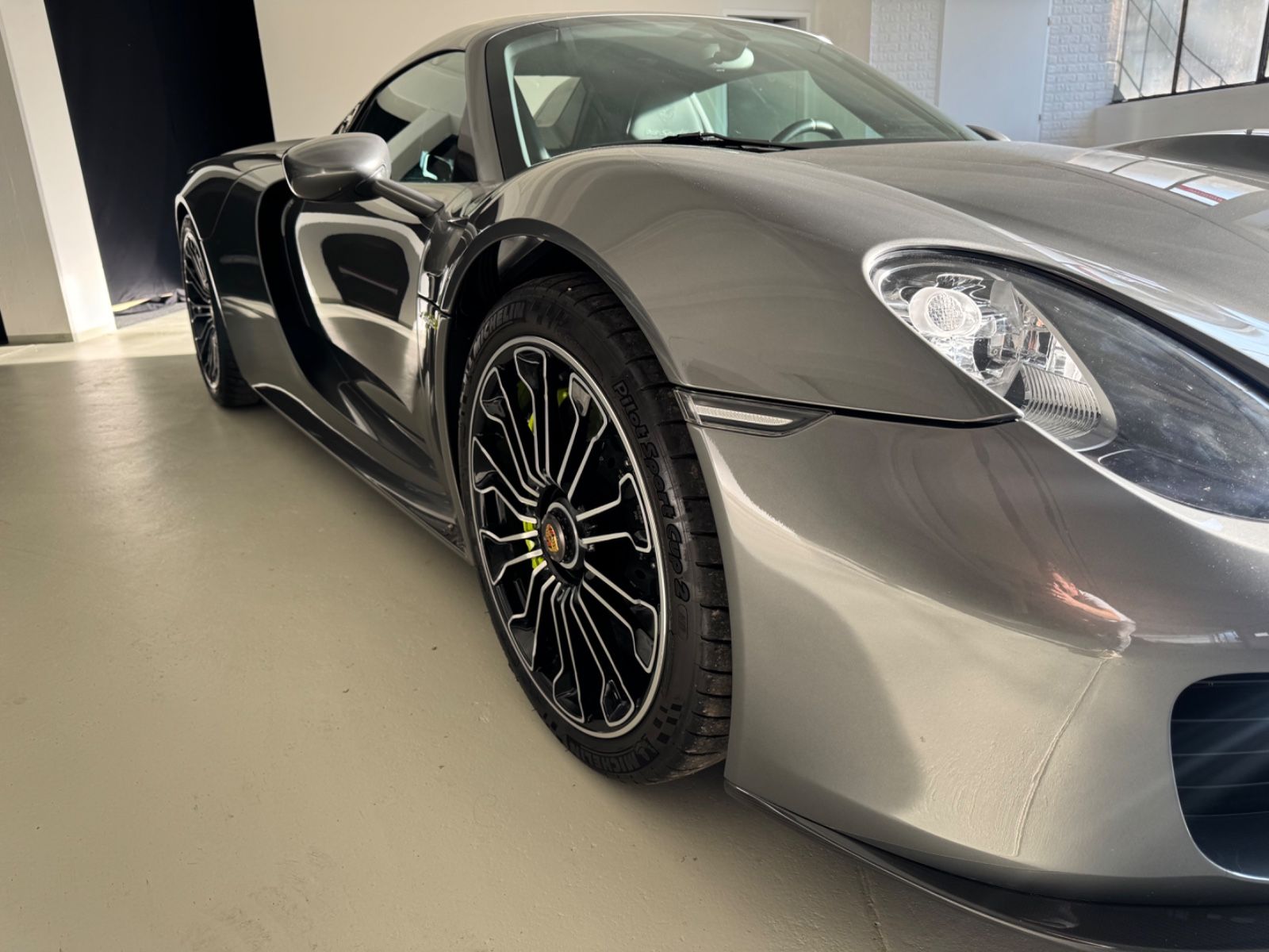 Porsche 918 Spyder METEORGRAU  LIFT 15