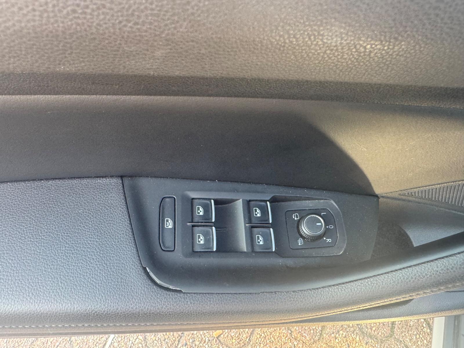 Volkswagen AUT/360°KAMERA/PANO/LEDER/LHZ/HUD/SHZ-V-H/KEYLES