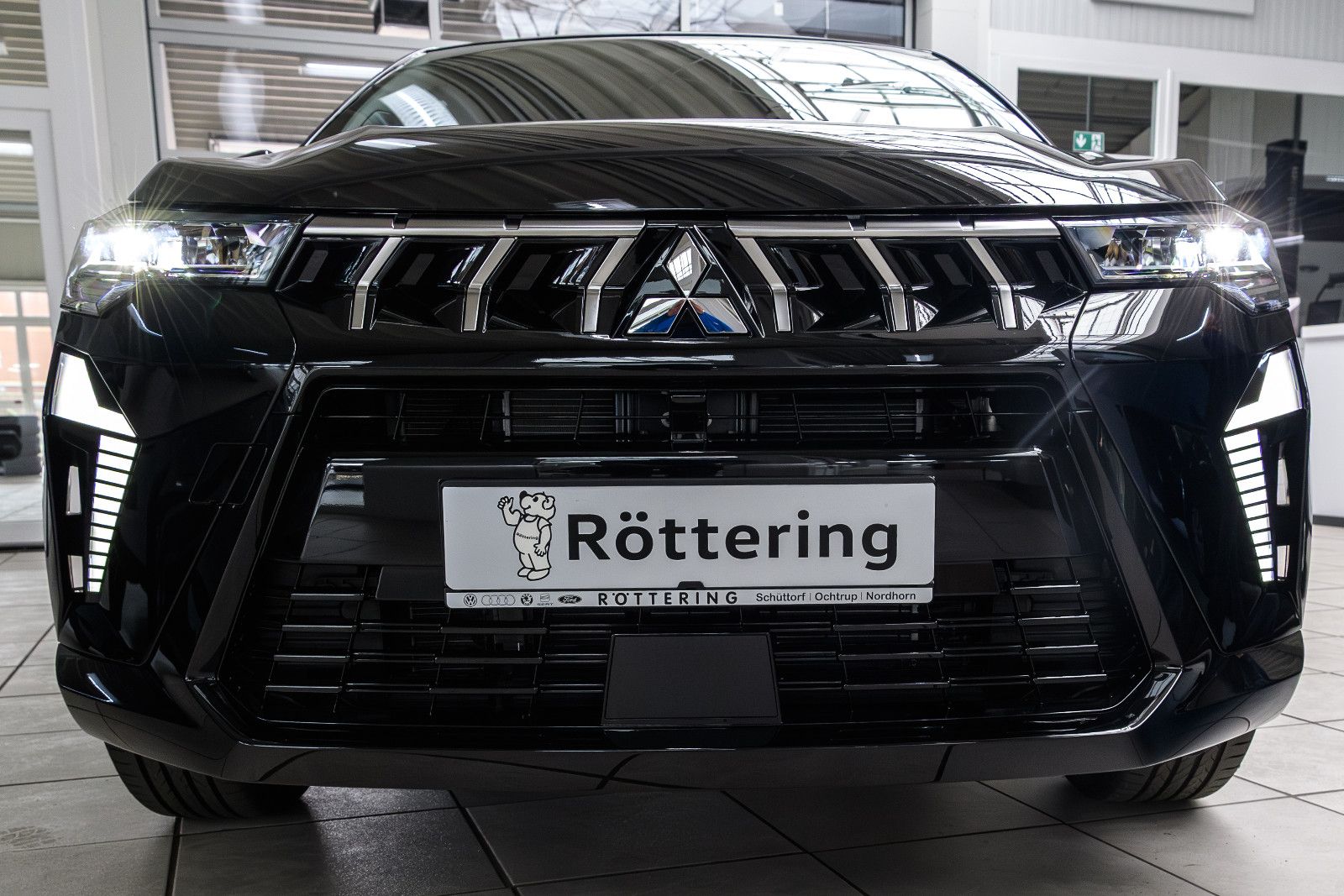 Fahrzeugabbildung Mitsubishi Diamant PLUS Black  Edition 1.8 HEV  +LED +