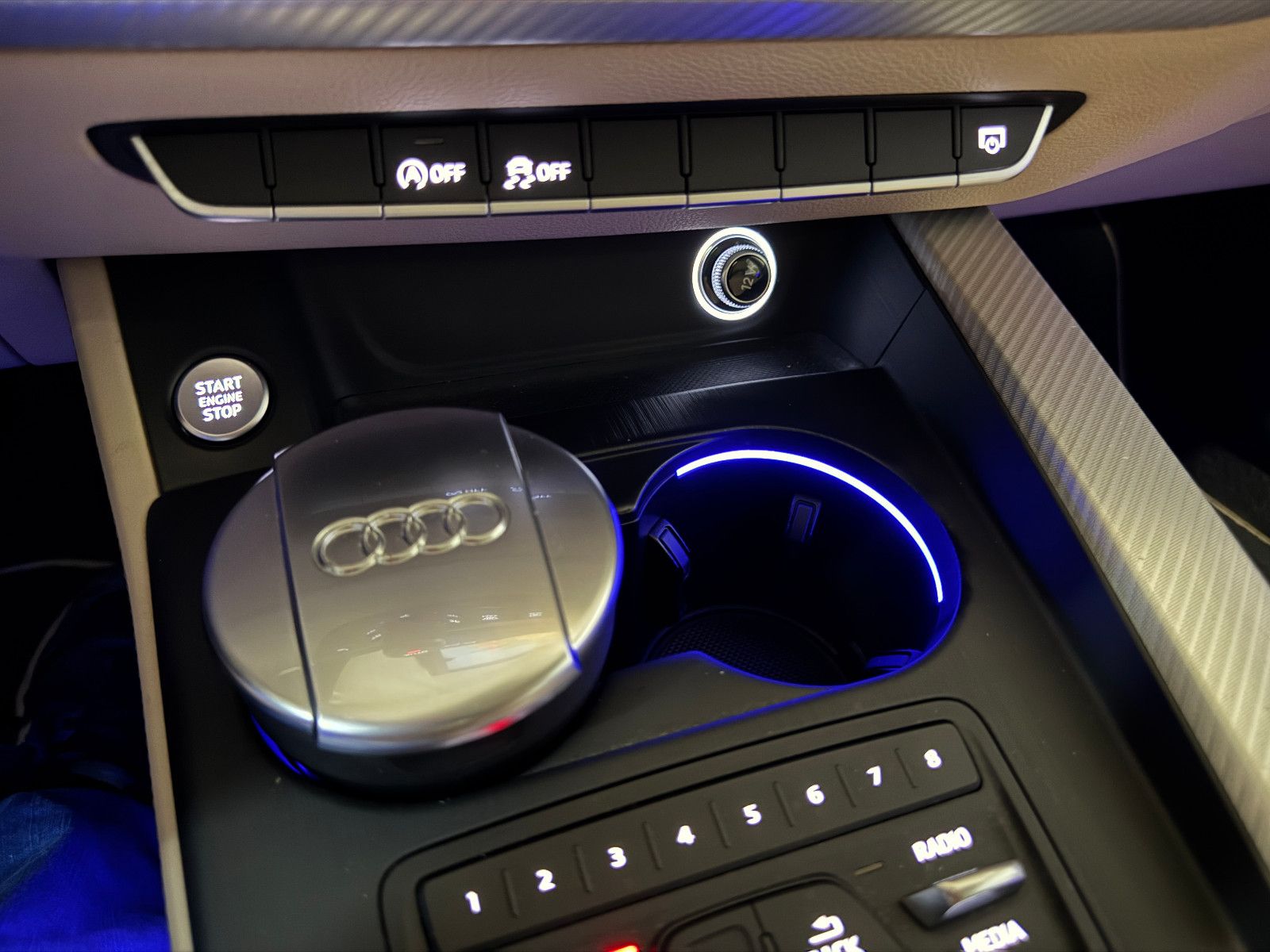 Fahrzeugabbildung Audi A4 Avant DESIGN S-TRONIC PANO STHD AHK LEDER