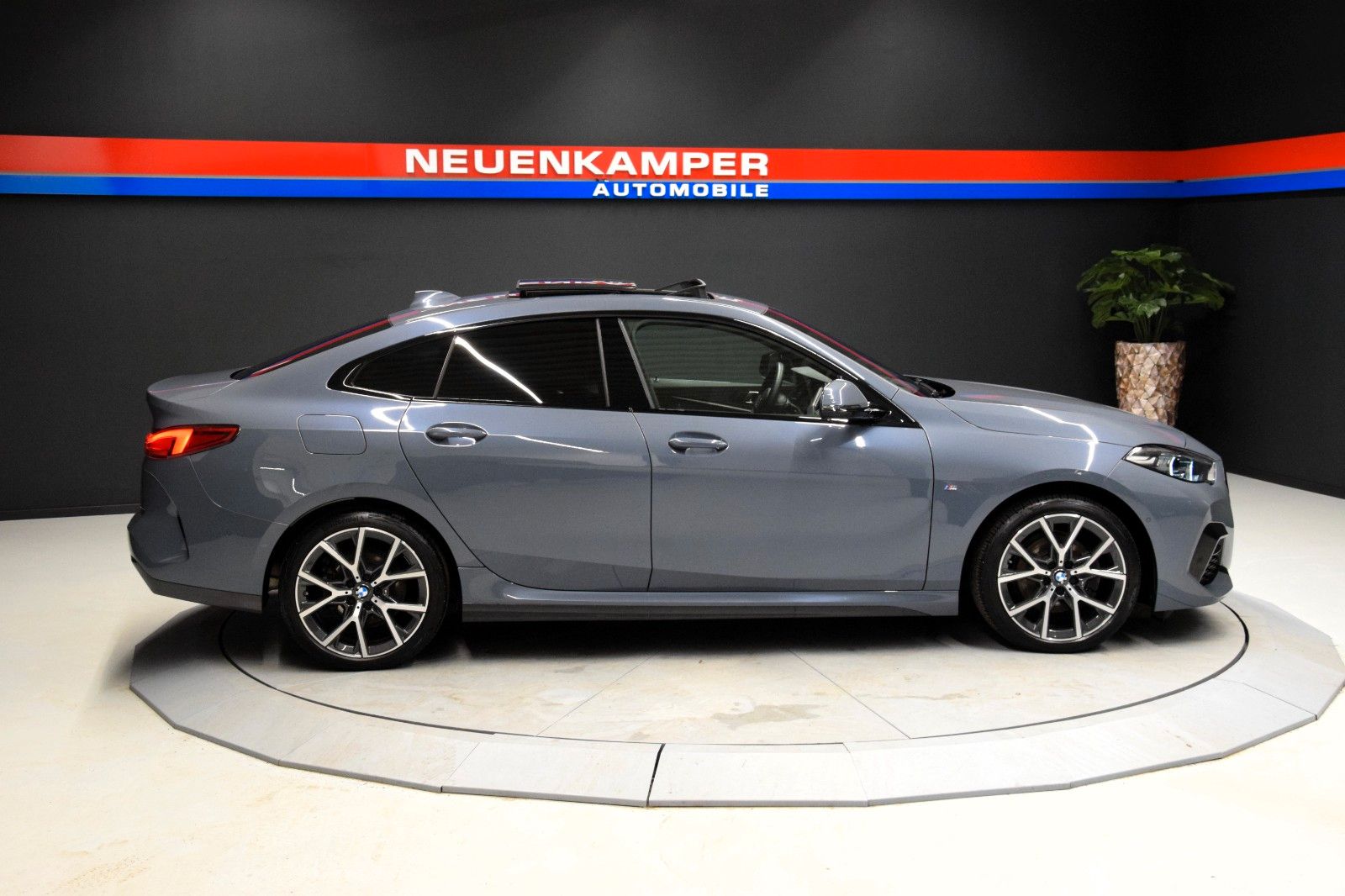 Fahrzeugabbildung BMW 218i Gran Coupé M Sport H&k Panorama HuD Memory