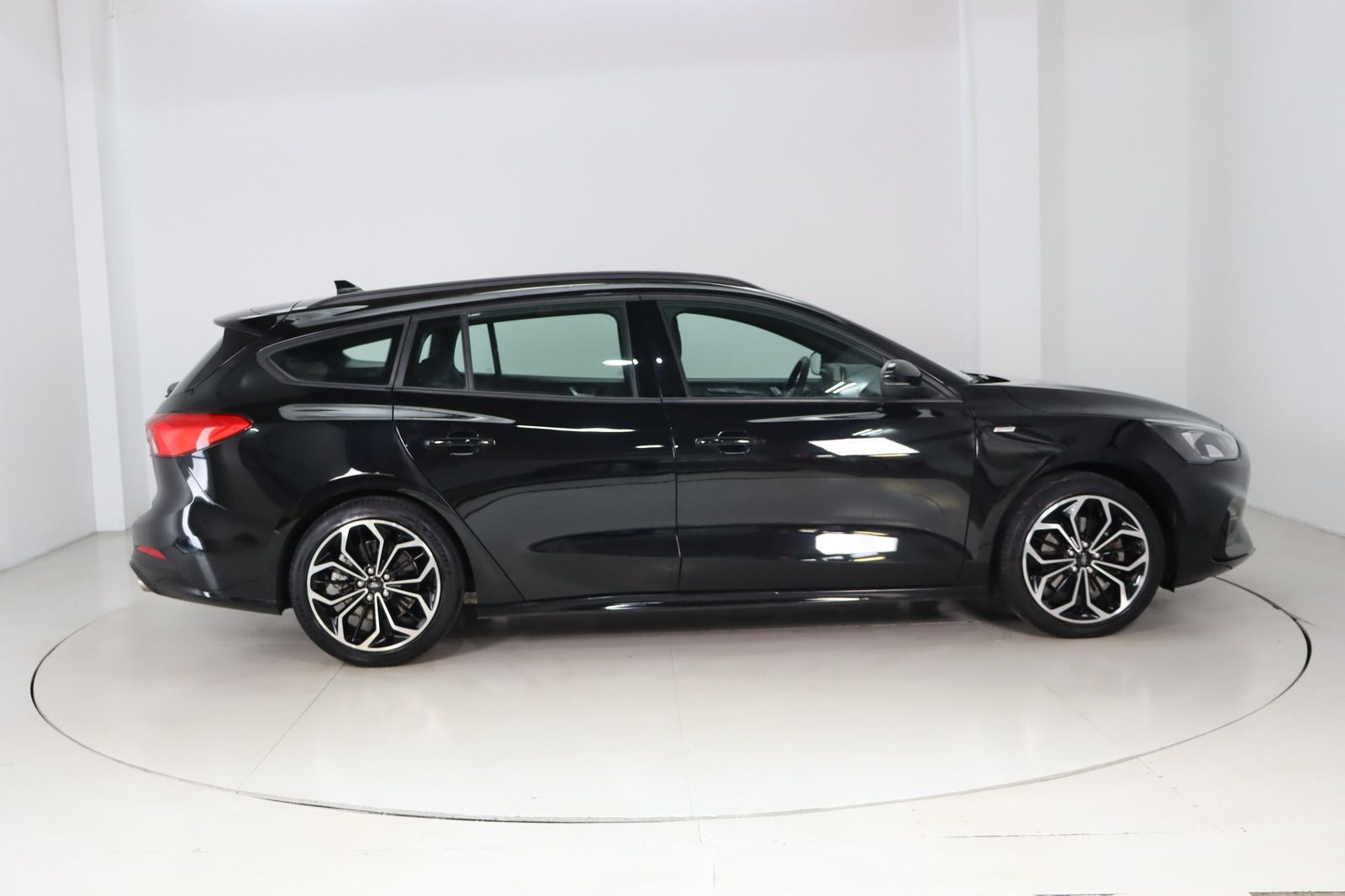 Fahrzeugabbildung Ford Focus St-Line * LED * Keyless * Navi * RFK