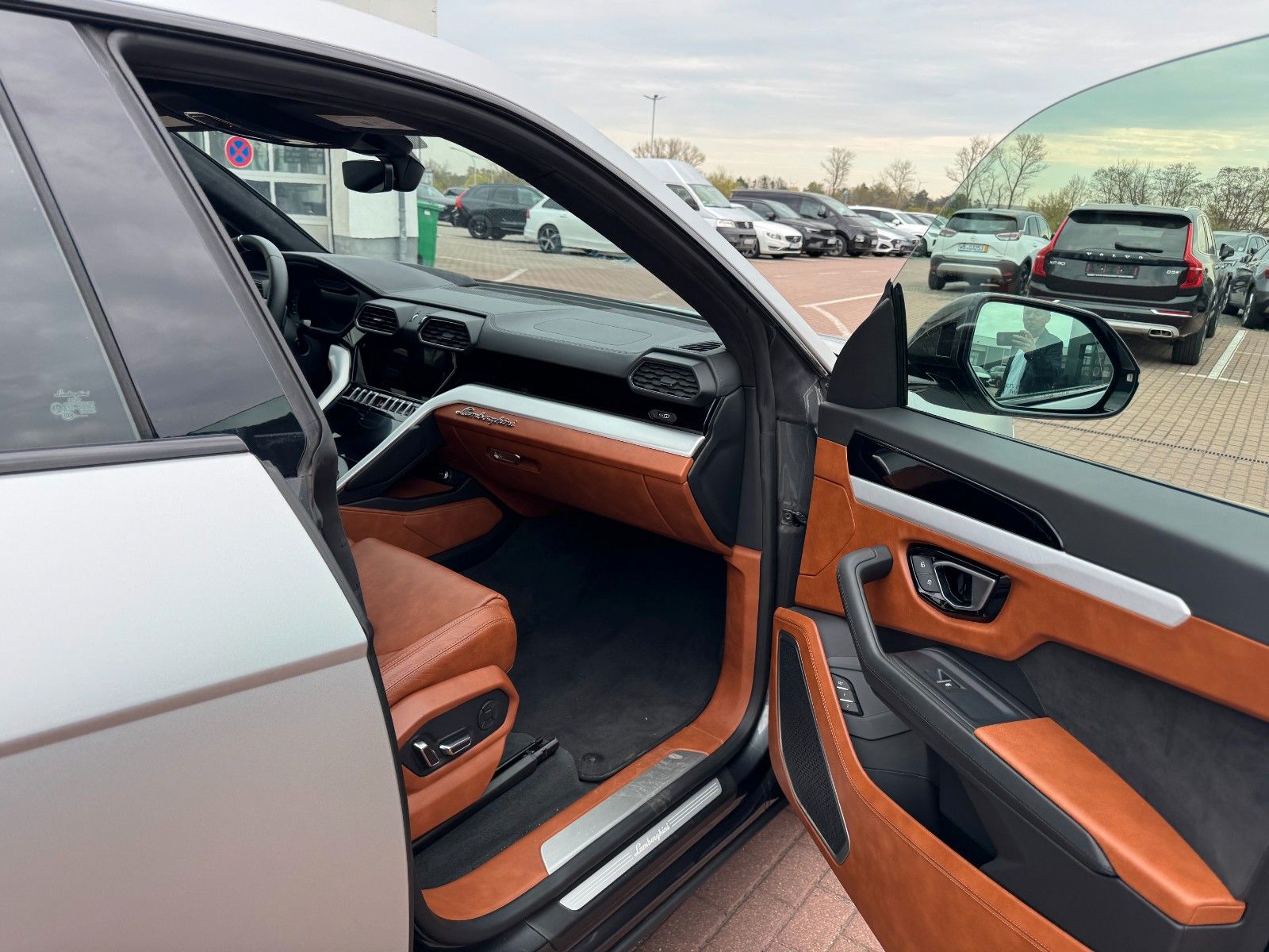 Fahrzeugabbildung Lamborghini Urus LP650 *PANO*HeUp*23**Mietkauf*