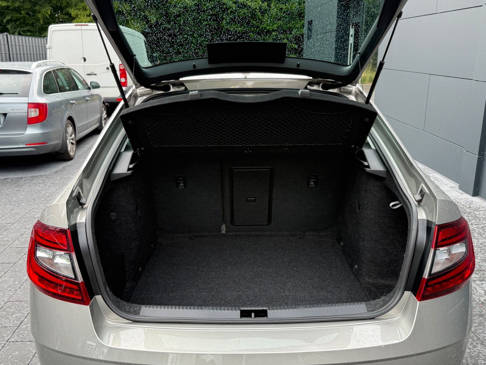 Skoda Octavia Lim. 1.8 TSI Clever NAVI DSG LED 1 HAND foto 6