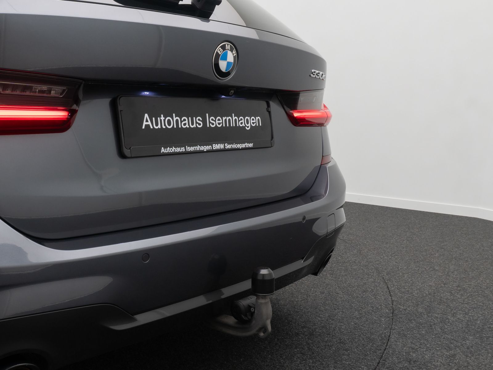 Fahrzeugabbildung BMW 330e M Sport Kamera Laser HUD DAB H/K AHK 19Zoll