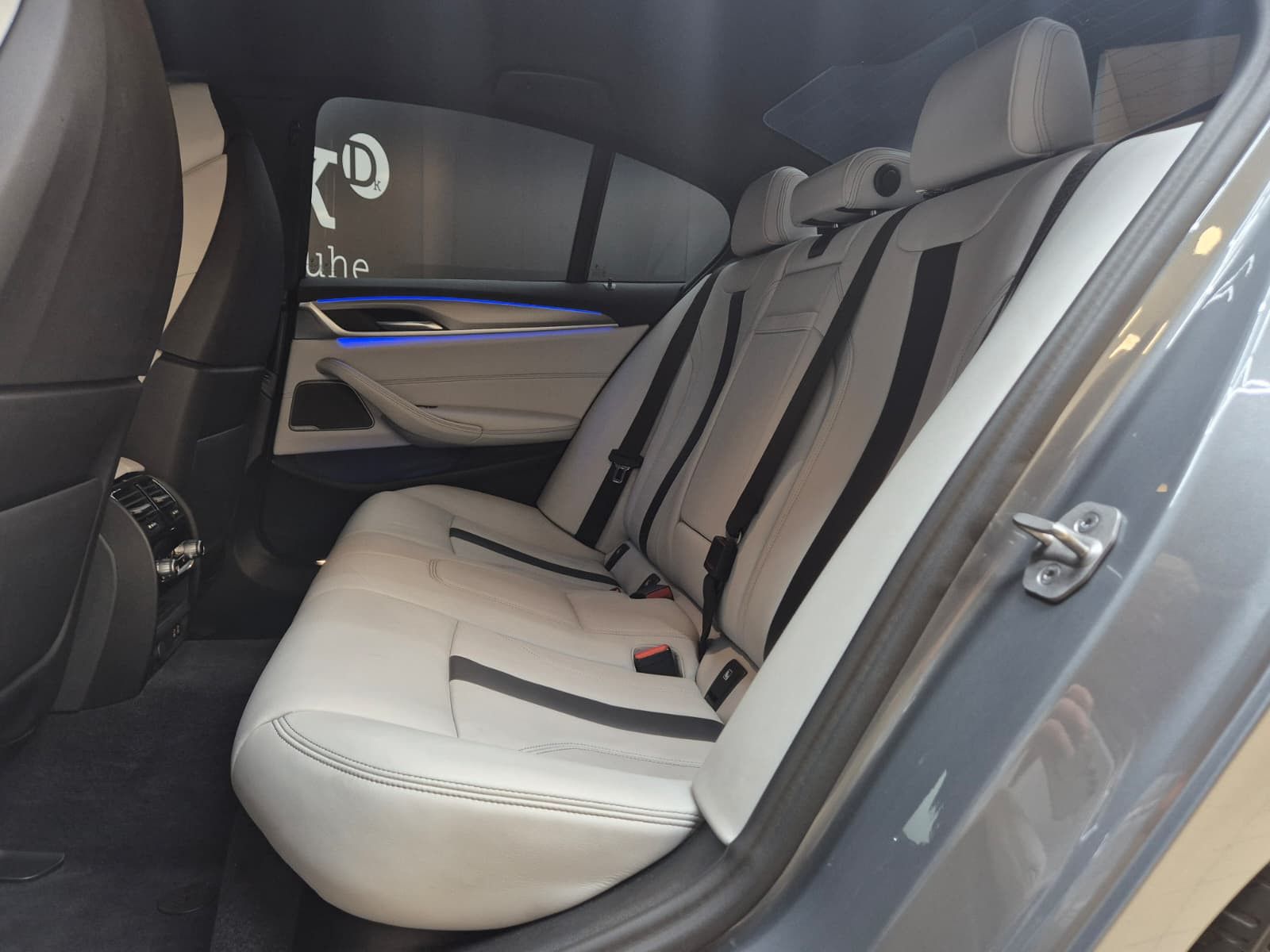 Fahrzeugabbildung BMW M5 Lim. >CARBON+SOFT+LED+HEAD+H&K+MEMO+ACC+360°+