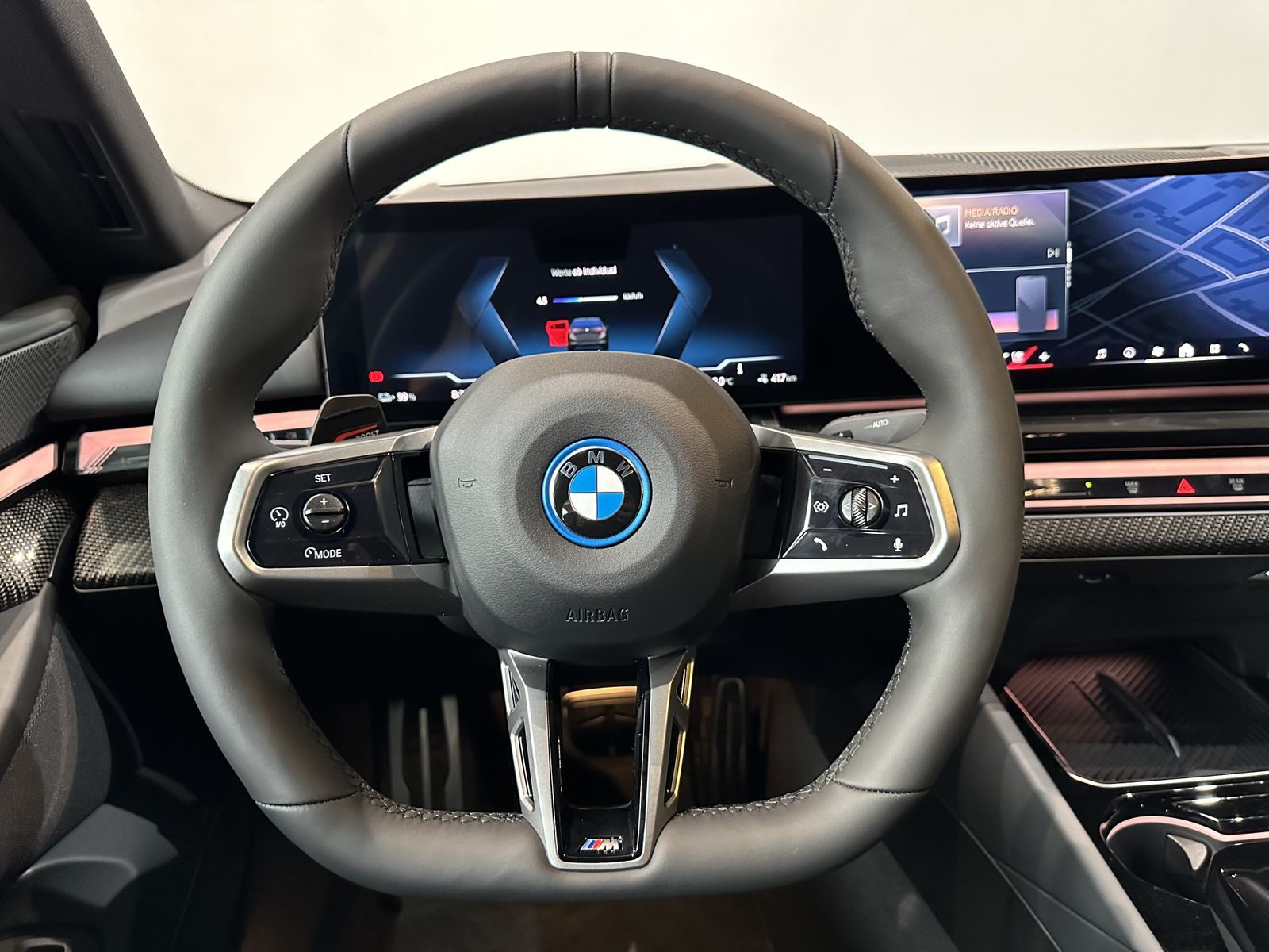 Fahrzeugabbildung BMW i5 xDrive40 20" M Aerodynamikräder, Innenraumkam