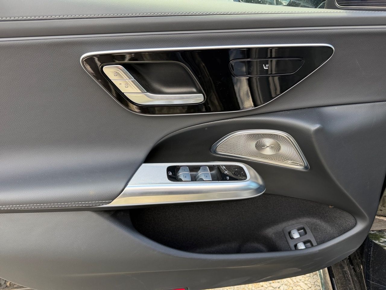 Fahrzeugabbildung Mercedes-Benz E 300 e T Hybrid AMG+AHK+4D BURM+DISTR+TOTW+KEYL