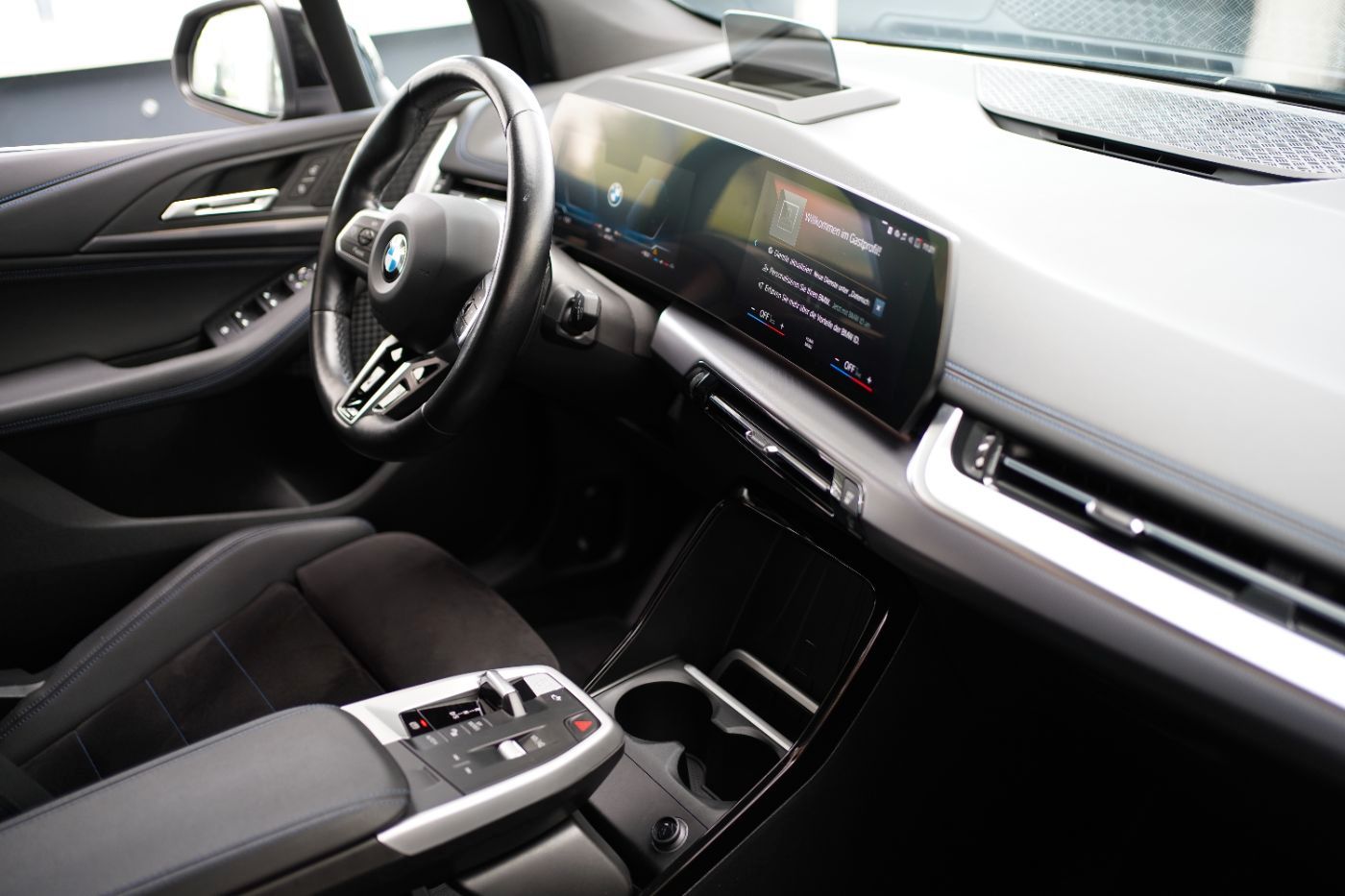 Fahrzeugabbildung BMW 218i Active Tourer M Sport +HeadUp+LED+Glasdach+