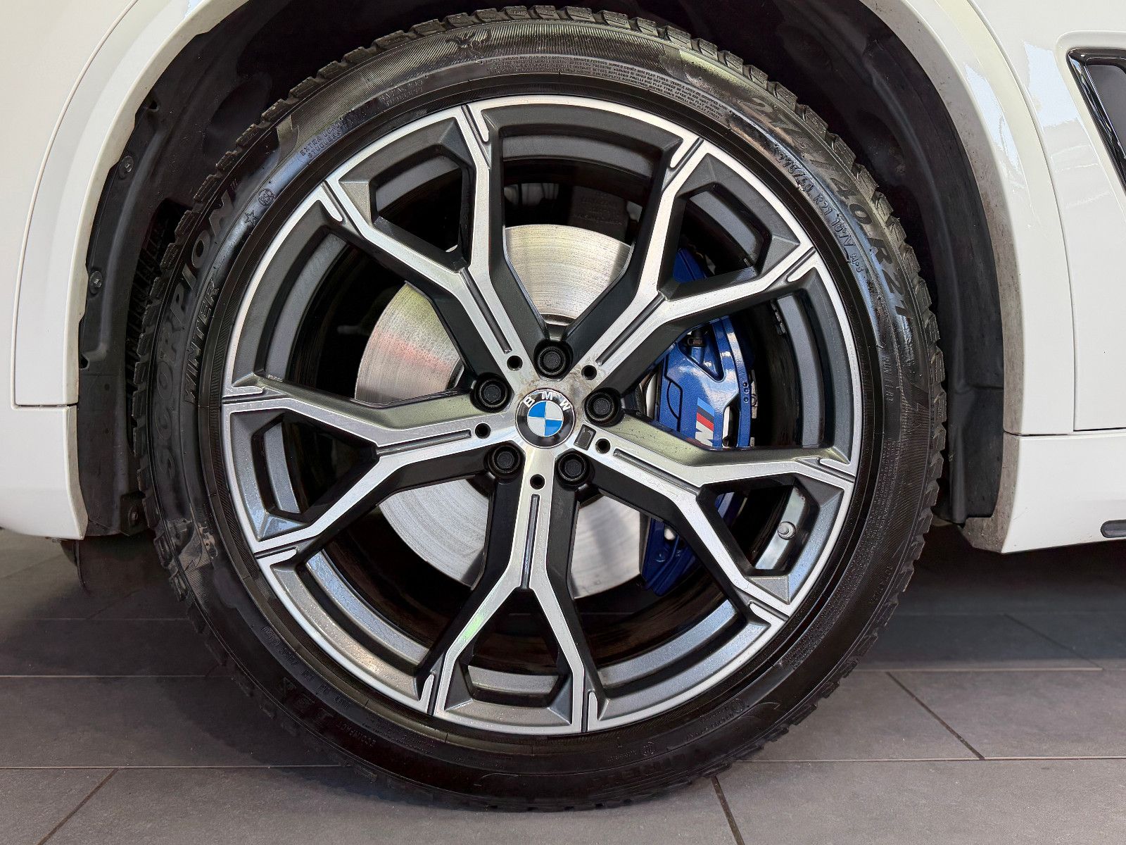 Fahrzeugabbildung BMW X5 M50d|LASER|H&K|360°|PANO|GESTIK|AHK|HuD