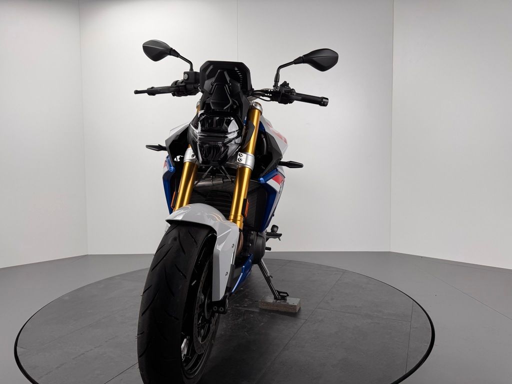 Fahrzeugabbildung BMW F900 R *NEUWERTIG *VOLL *1.HAND