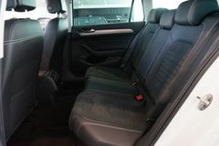 VW Passat Variant 2.0 TDI R-Line | Matrix | AHK VW Passat Variant 2.0 TDI R-Line | Matrix | AHK
