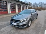 Mercedes-Benz Mercedes Benz GLA 220 4 Matic - Mercedes-Benz GLA 220: Limousine