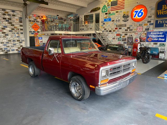 Dodge RAM D 150 Pickup Shortbed Mega Zustand