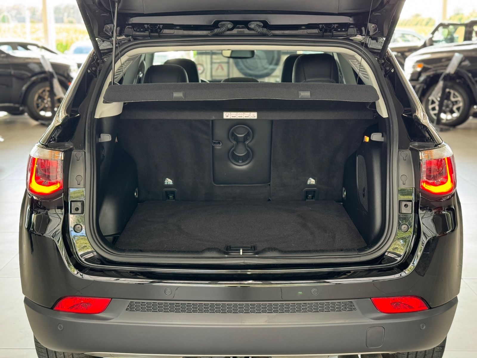 Fahrzeugabbildung Jeep Compass 1.4 T Limited 4WD "AHK GJR Luxus-Paket "