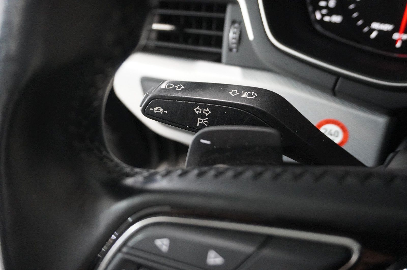 Fahrzeugabbildung Audi A4 Avant 35 TDI S-LINE SPORT NAVI/LED/KAMERA/DAB
